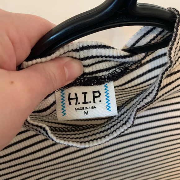 H.I.P White & Black Horizontally Lined Sleeveless High Neck Top Size Medium - Picture 4 of 5
